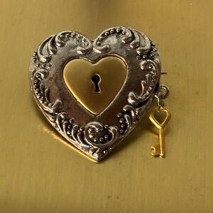 ❤️❤️ Elegant Heart-Shaped Silver and Gold Brooch